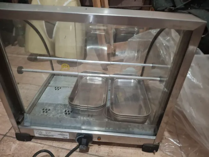 Vendo uma estufa para salgados com 6 bandeja