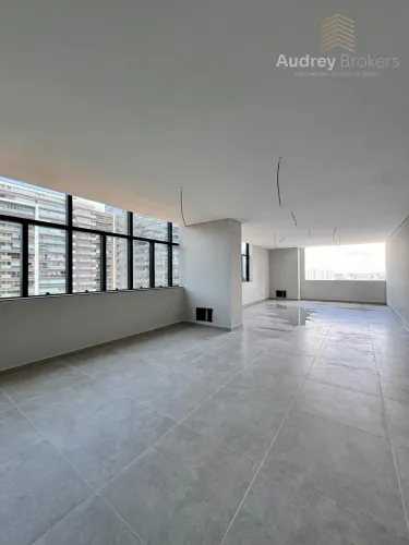 Sala grande para locação em Adrianópolis - Connect locação