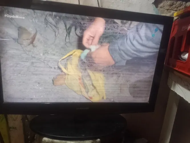 tv Samsung 32 polegadas  com controle 