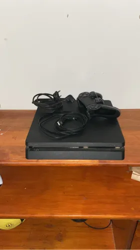 PS4 Slim com defeito. Ideal para técnico ou retirada de peças.