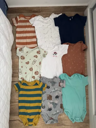 Lote/lotinho de bodies e camisas de bebê até 9 meses - importados e nacional