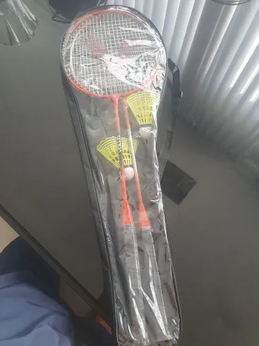 Kit Badminton ? com 2 raquetes e 2 petecas