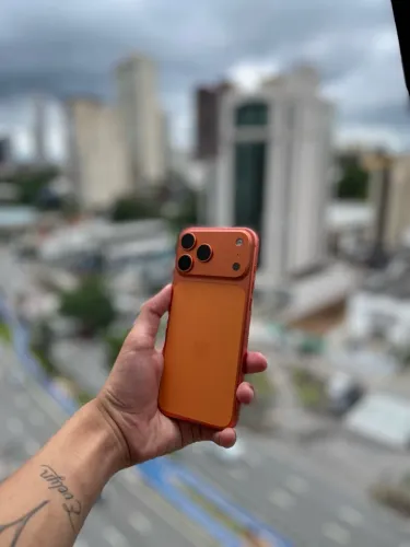 iPhone 17 pro Max laranja usado