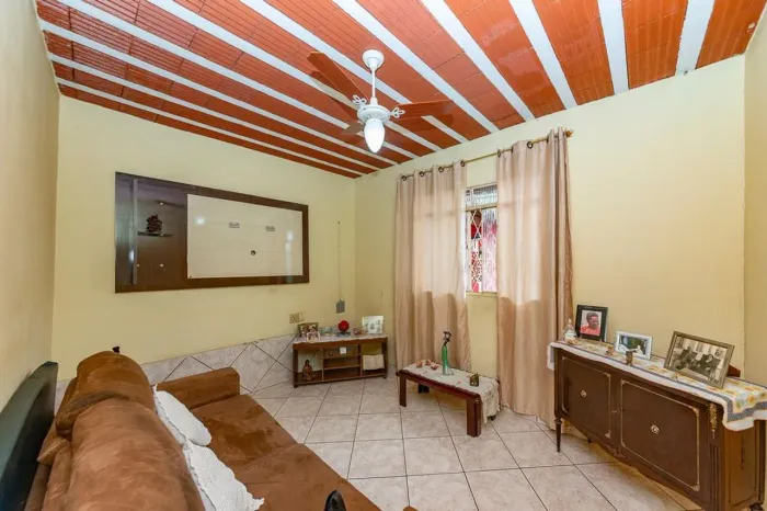 Casa à Venda - Nova Gameleira, 4 Quartos, 240 m2
