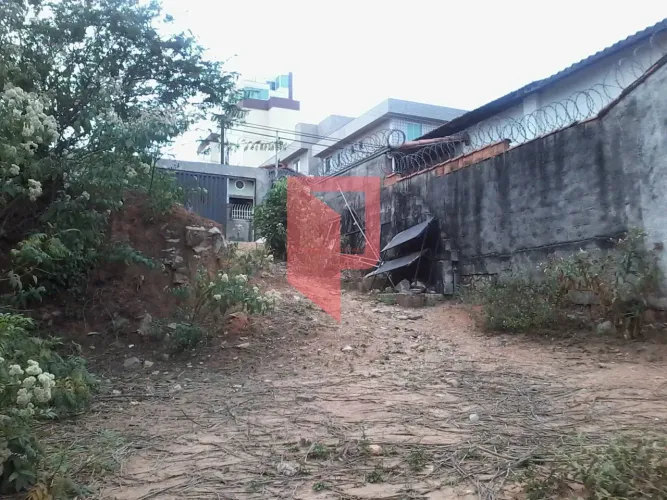 LOTE A VENDA NO BAIRRO CAIÇARAS!