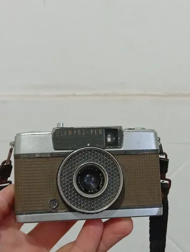 Camera analógico Olympus pen funcionando 