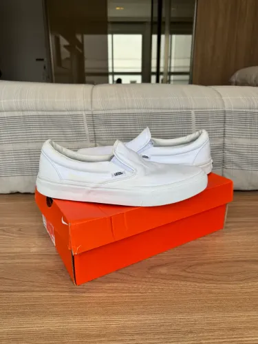 TÊNIS VANS SLIP-ON BRANCO