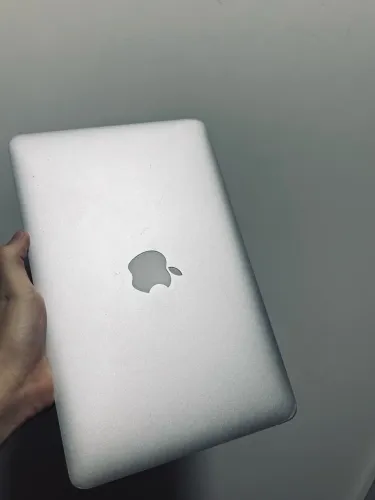 VENDO MACBOOK AIR 11 2016 EM BOM ESTADO 1500 R$ ACEITO NEGOCIAÇÃO CHAMA DM ?