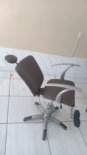 Cadeira hidráulica e reclinável