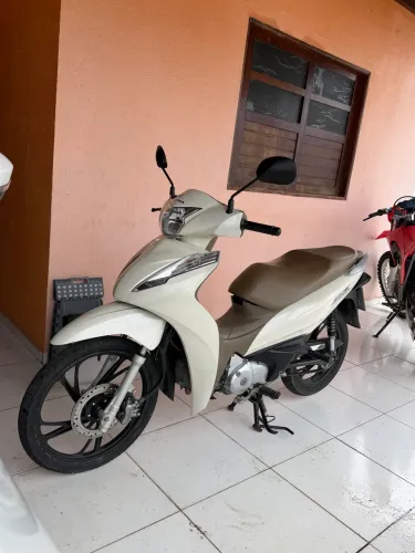 Honda/Biz 2023 bem cuidada 