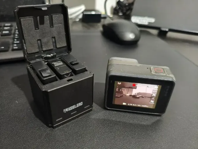 Câmera GoPro Hero 5 Black + Carregador e 3 Baterias Extras