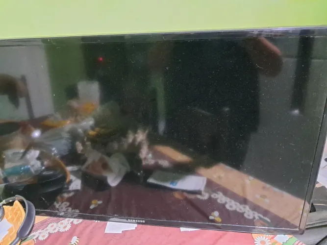 TV 40 polegadas tela quebrada sem áudio