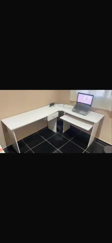 Mesa para computador em L, desmontável