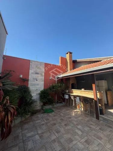 Casa reformada à venda na Vila Cláudia em Limeira-SP