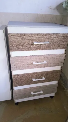 CÔMODA 4 GAVETAS FININHA AMADEIRADA