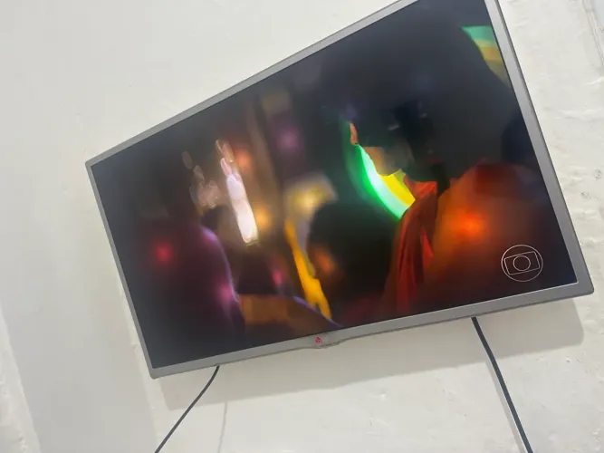 vendo televisão