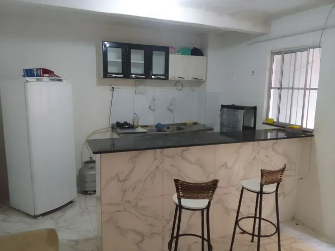 Ampla Kitinete mobiliada  Para Moça ou rapaz.