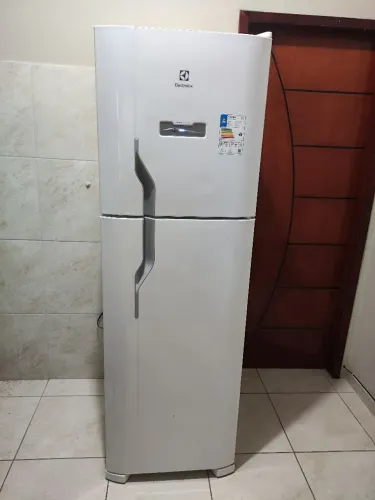 Geladeira Eletrolux 400L - 11 meses de uso