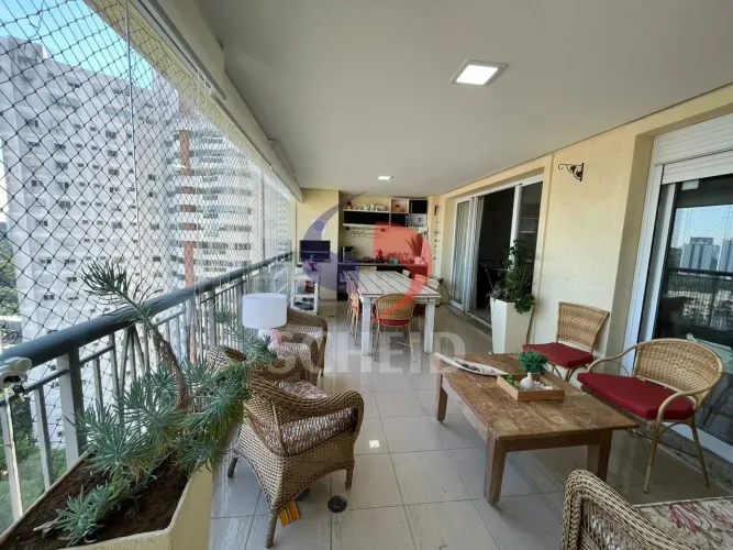 Apartamento a venda rua Sócrates ,com sacada com churrasqueira, e 03 suítes ,3 vagas .