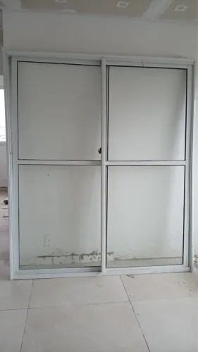 Porta balcão com trinco linha branca 1,83x2,12 porta nova