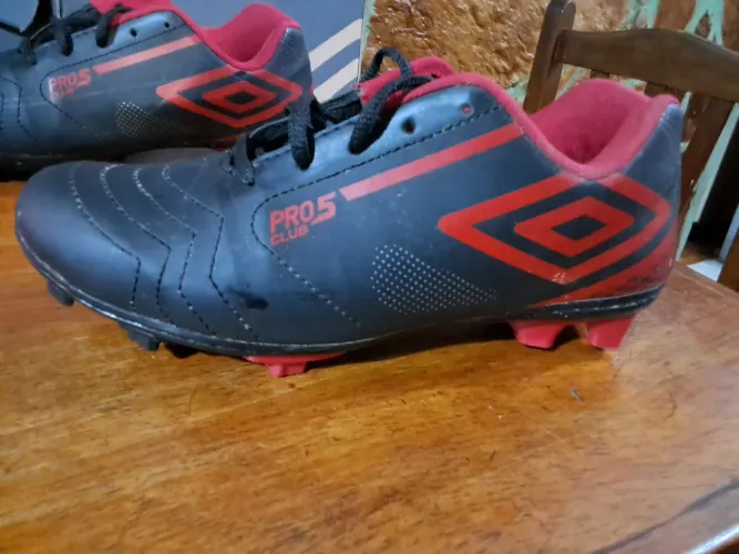 Chuteira umbro pro club 5 tamanho (39)