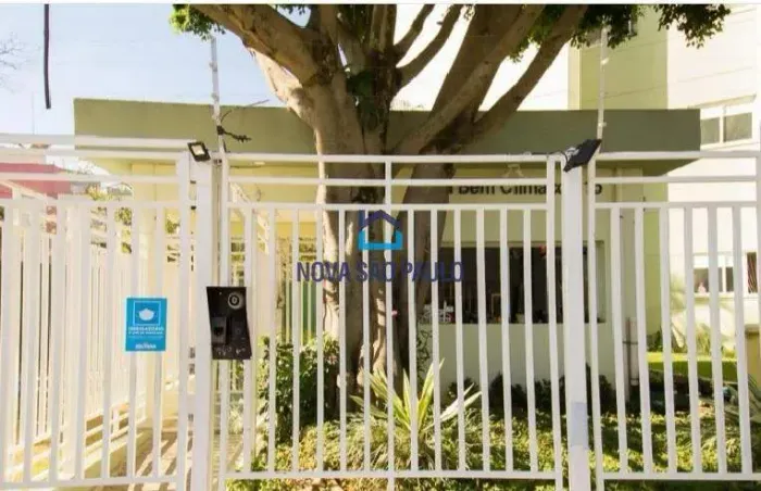 Apartamento com 2 quartos, 1 banheiro, 1 vaga de garagem .