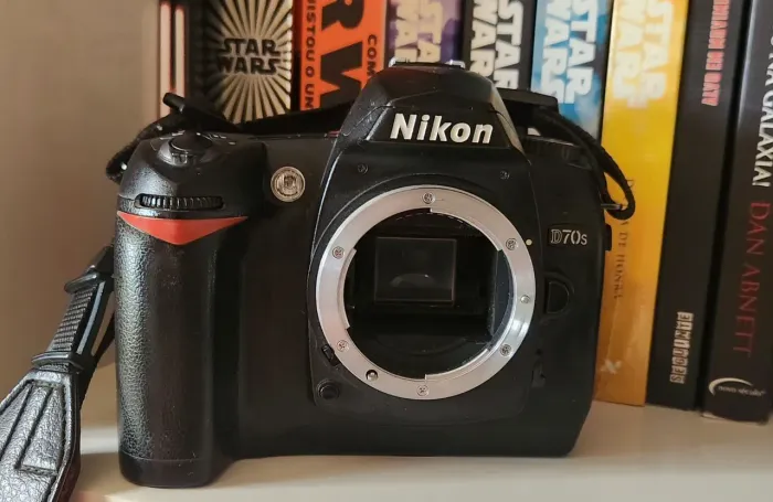 Nikon D70s DSLR Corpo + Bateria + Carregador Leia Descrição