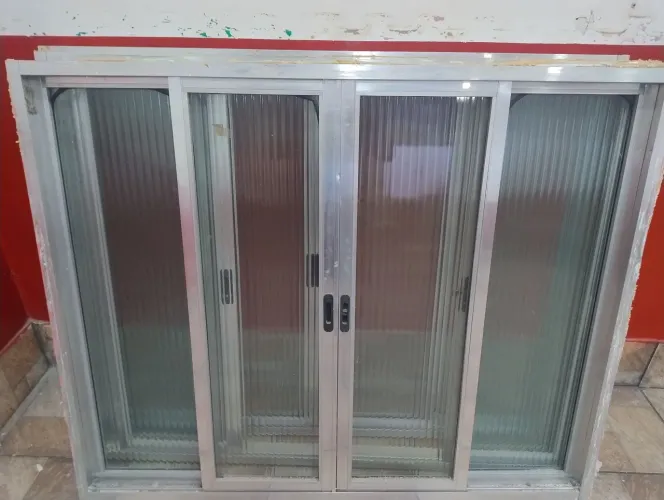 Janela de alumínio 1,50 X 1,20m com vidros