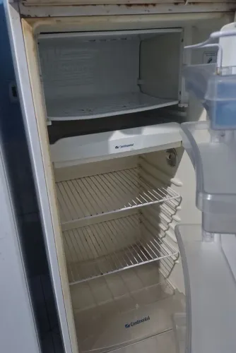 Geladeira c/defeito 