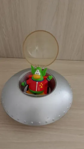 Club Penguin Disco Voador