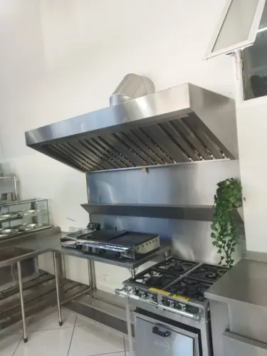 Coifa industrial em aço inox e acessórios , sob-medida, direto da fábrica.
