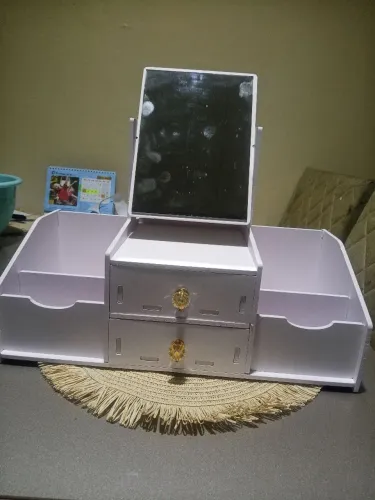 Organizadora de maquiagem com espelho