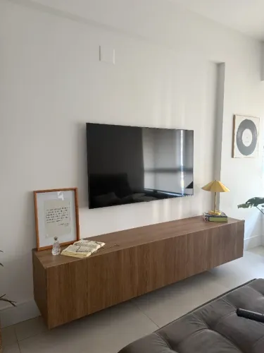 Rack de Madeira Painel TV 2,10 x 0,40m ? Estado Excelente ? R$ 1.500