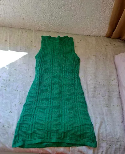 ? Vestido Tricot Verde ? Textura Geométrica<br>