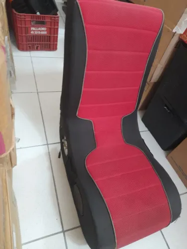 Cadeira Gamer de Chão Boomchair - Som Subwoofer Integrado e Conexão RCA - Vermelha e Preta