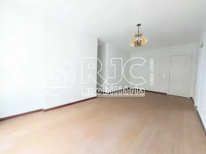 Oportunidade junto ao shopping Tijuca, sala, 2 quartos, suíte, vaga e dependências complet