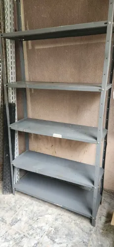 Prateleiras usadas 30cm tenho 50 estanted