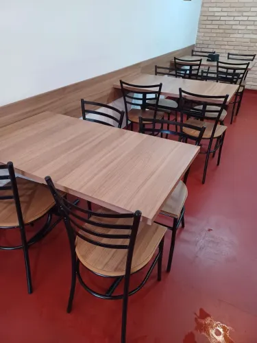 Vendo Conjunto com 8 mesas com cadeiras