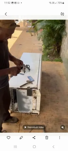 Manutenção em portas de geladeira. pés