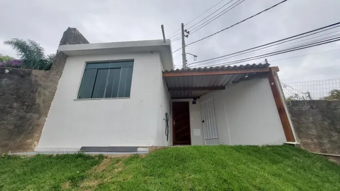 VENDO CASA, KITNET, TINE HOUSE , RECÉM REFORMADA NO BOM PASTOR, OPORTUNIDADE!