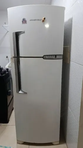 Geladeira frost free Brastemp.