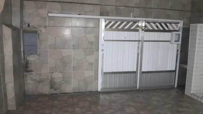 Vendo esse portão basculante de trilho no precinho 3.00.000 em Praia Grande sp 