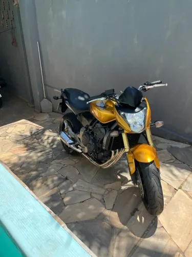 Moto impecável com 18 mil km originais.