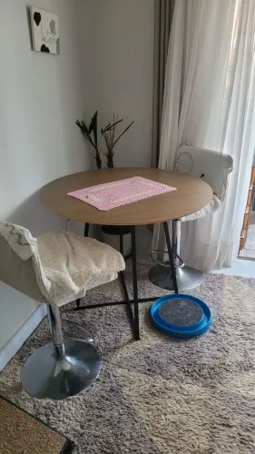 Mesa com 2 cadeiras