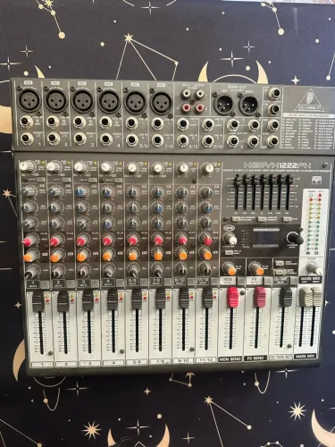 Vendo mesa de Som Behringer XENYX 1222FX 12 canais