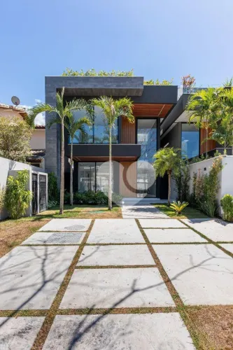 Condomínio Interlagos de Itaúna - Casa Triplex em Projeto Contemporâneo com 4 Suítes a ven