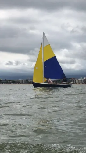 Vendo barco veleiro 4 metros.