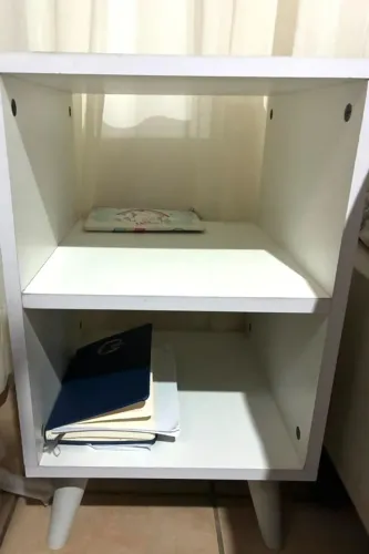 Criado mudo branco
