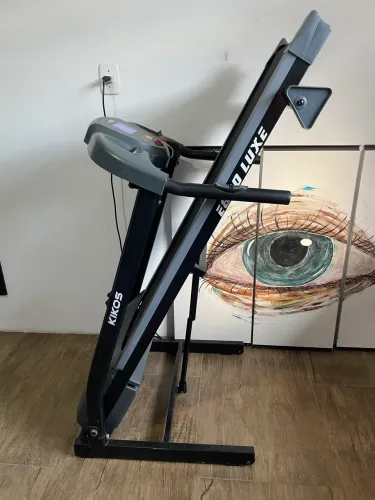 Esteira Kiko E800 Luxe Semi Nova - Perfeita p/ Casa + Ótimo Preço