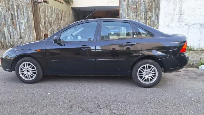 Ford Focus Ghia Sed. 2.0 16v/ 2.0 16V Flex 4P 2003